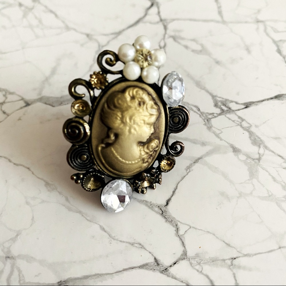 Cameo ring